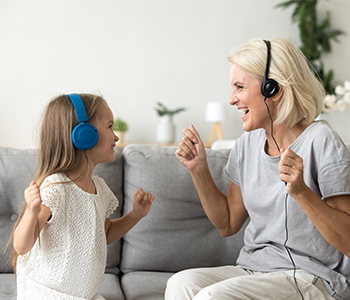 Enfant écoute musique