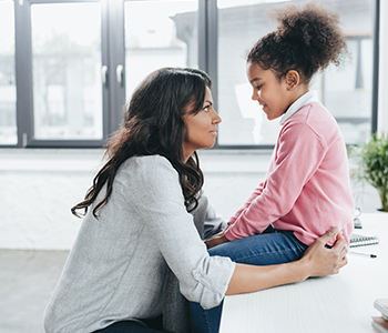 m&egrave;re qui communique avec sa fille
