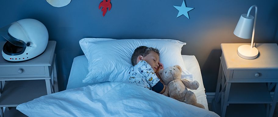 Apnée du sommeil chez l'enfant : symptômes et traitements