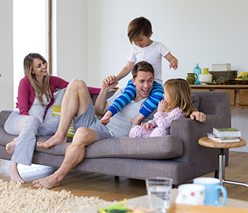 Famille au salon