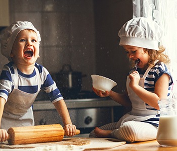 Enfants cuisinent
