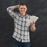 homme avec iPad bloqué
