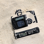 Appareil photo dans le sable