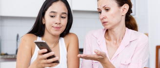 adolescente avec sa mère