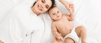 bébé avec sa maman