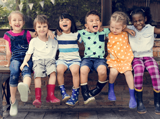 Enfants souriants colonie de vacances