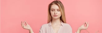 jeune femme sereine détendue