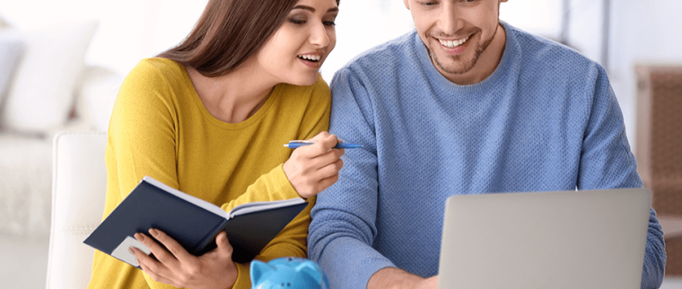 couple fait des &eacute;conomies