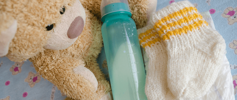 lait v&eacute;g&eacute;tal &agrave; un enfant