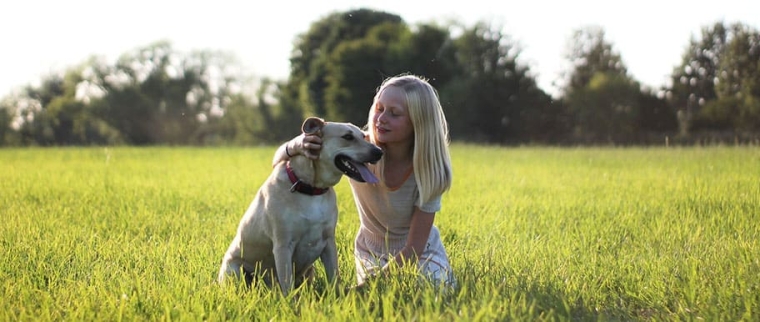 chien et enfant