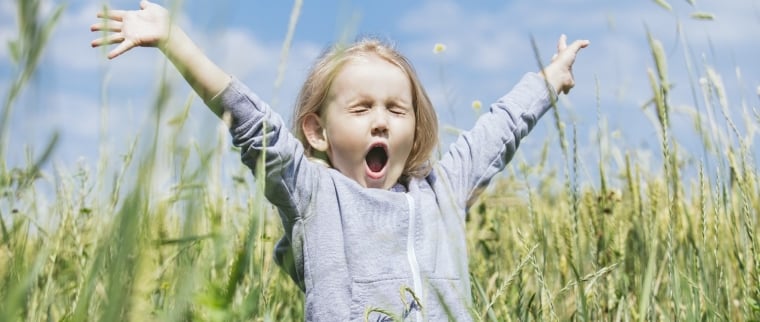 enfant épanouis en pleine confiance